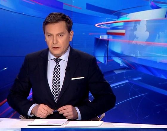 Michał Adamczyk jest jedną z twarzy "Wiadomości" TVP  