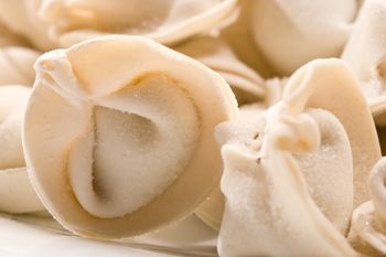 Nawet doświadczone panie domu nie mają pewności. Uszka mrozić surowe czy ugotowane?