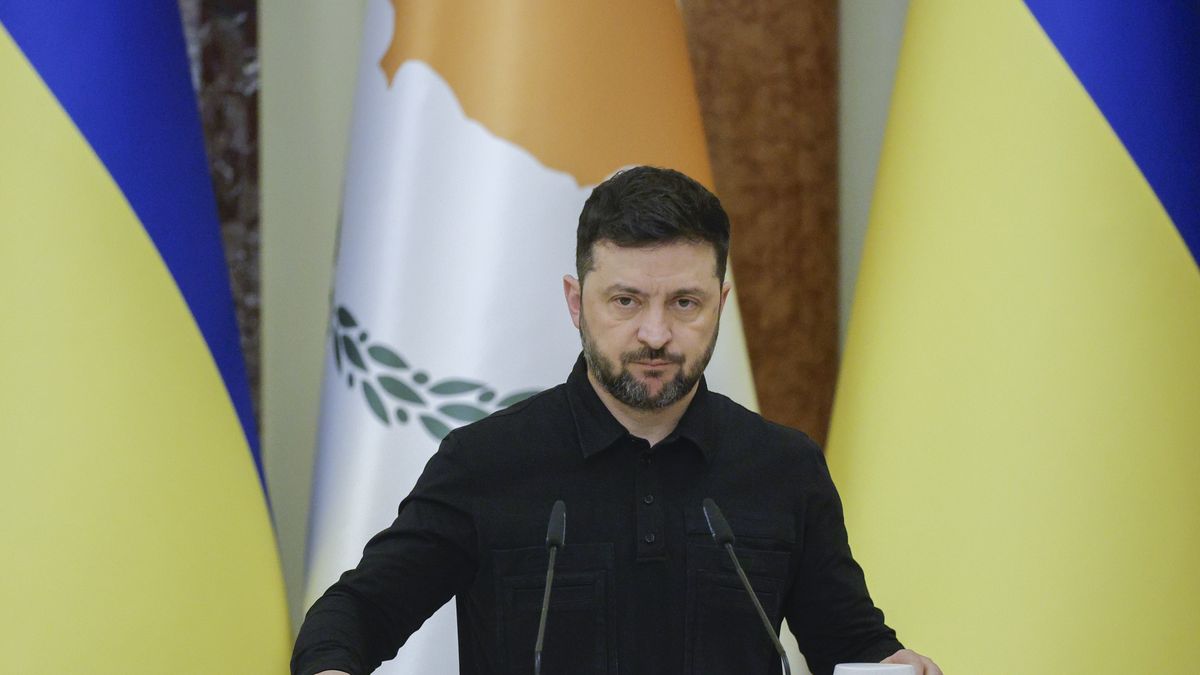 Ukrainian President Volodymyr Zelensky speaks during a joint press conference with Cypriot President Nikos Christodoulides (not pictured) following their meeting in Kyiv, Ukraine, 04 December 2025. Nikos Christodoulides arrived in Kyiv to meet with top Ukrainian officials amid the ongoing Russian invasion. EPA/SERGEY DOLZHENKO Dostawca: PAP/EPA.