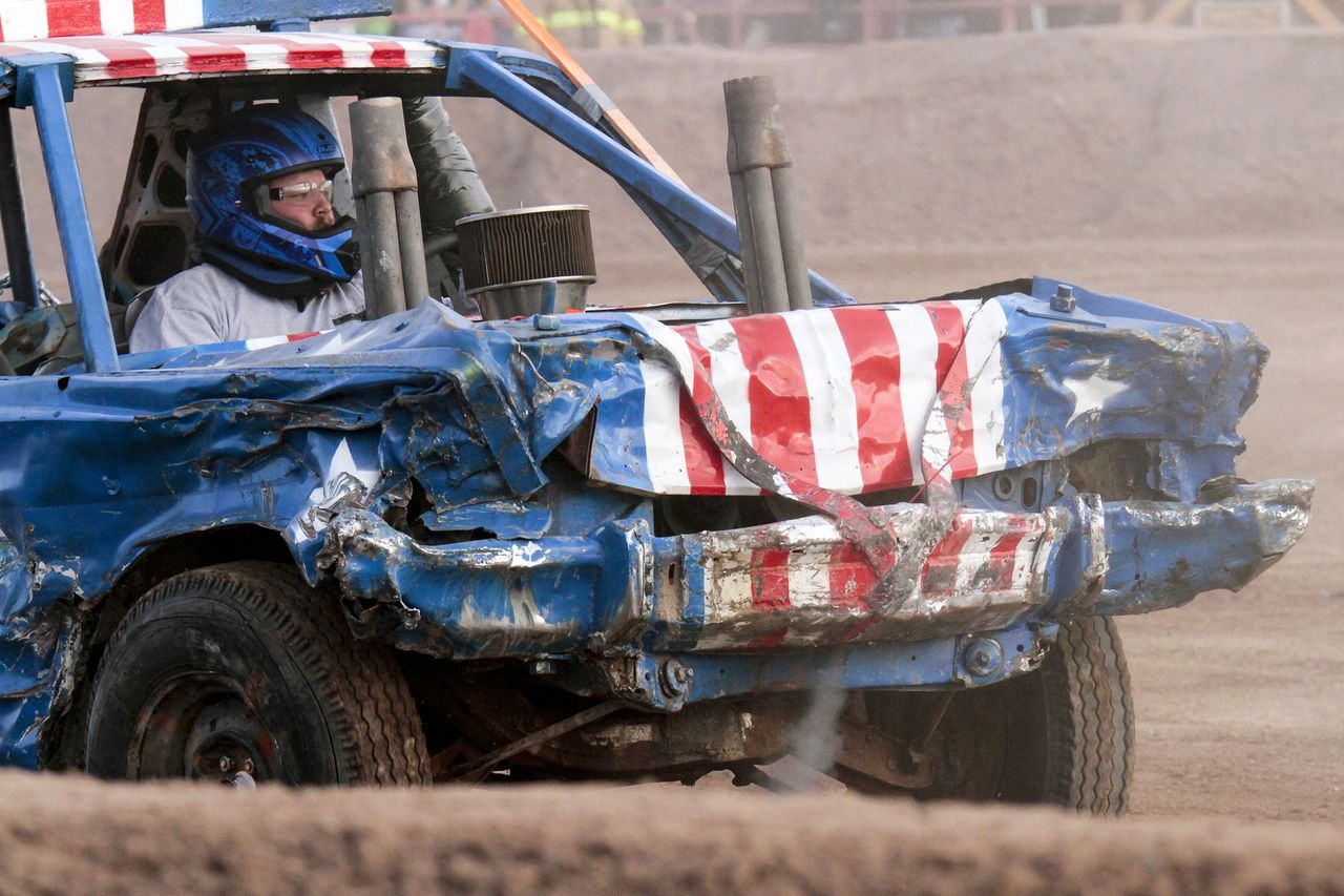 Jawor. Kolejne miejsce dla fanów motoryzacji. Stworzono jeden z największych torów Wrak Race