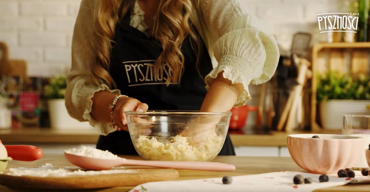 Preparing the crumble