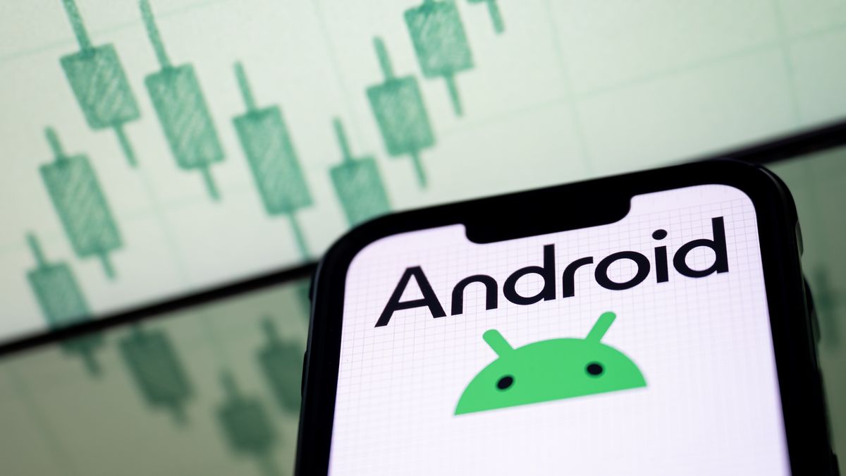 POLAND - 2025/10/24: In this photo illustration, an Android logo seen displayed on a smartphone screen. (Photo Illustration by Mateusz Slodkowski/SOPA Images/LightRocket via Getty Images)