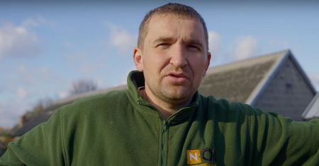 "Rolnicy. Podlasie". Prace remontowe w pełni. Jarek zaprasza na imprezę