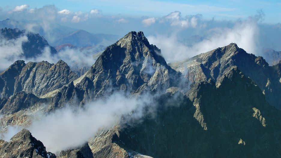 Tatry. Rysy tonące w chmurach