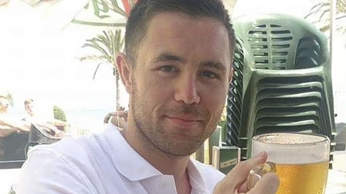 34-letni Paul Hilton został znaleziony martwy 30 kwietnia w swoim mieszkaniu