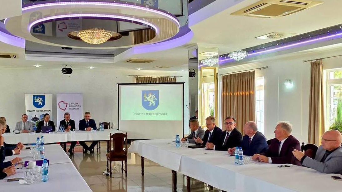 Bezpieczeństwo i inwestycje w centrum rozmów samorządowców – Konwent Powiatów w Jędrzejowie