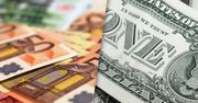 Kurs euro i dolara znów się zmienia. Ale jedna waluta przyciąga największą uwagę