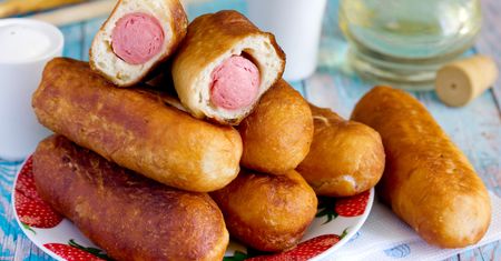 Nikt nie uwierzy, że parówki mogą tak smakować. Zanurzam w cieście i układam na patelni