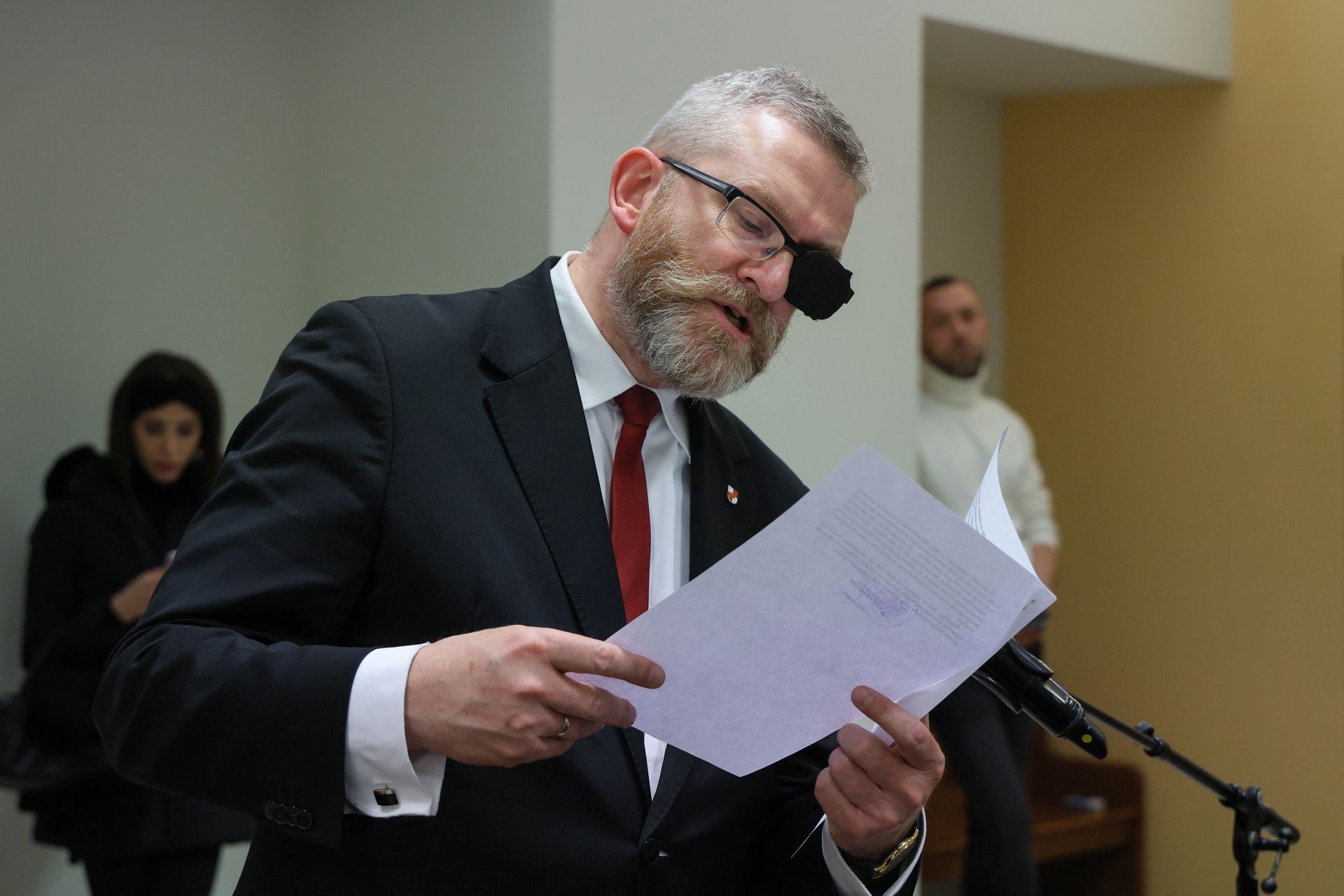 wiadomości,aktualności,WP Wiadomości Rozprawa Grzegorza Brauna odwołana. Wiadomo, jaki jest powód