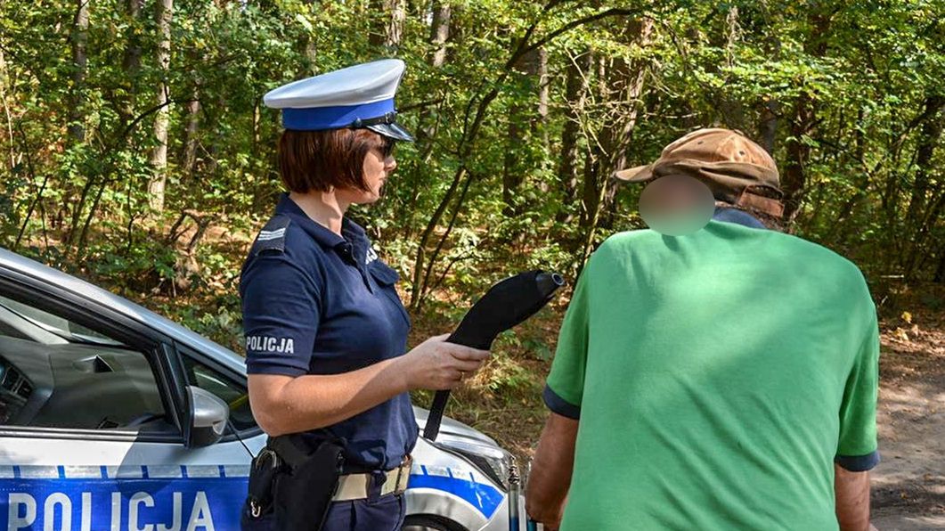 Badanie trzeźwości rowerzysty nie jest niczym niezwykłym. Teraz trzeba przywyknąć do kontrolowania użytkowników hulajnóg elektrycznych, a nawet rolkarzy