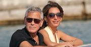 RZADKI WIDOK: George Clooney z żoną i DWÓJKĄ DZIECI na motorówce we Włoszech. Rodzice trzymają bliźnięta z dala od Hollywood