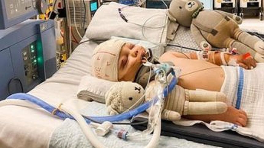 10-miesięczny chłopiec ucierpiał w wypadku samochodowym. Mama twierdzi, że do niczego by nie doszło, gdyby wykonała "test szczypania". "Każdy rodzic powinien go znać"