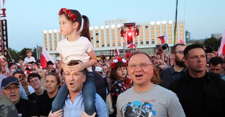 Koncert powstańczych piosenek. Wśród publiczności śpiewał Andrzej Duda