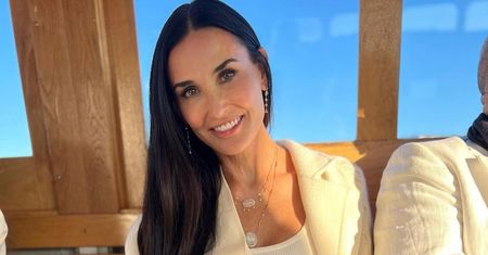 Demi Moore pozuje w bikini. Nie przejmuje się hejterami