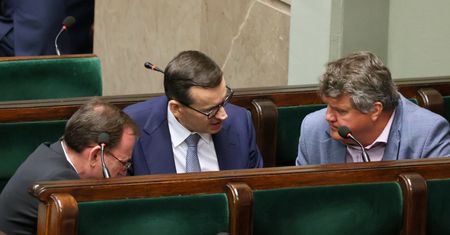 Najpierw powrót do Sejmu, później PE. Prezydent otwiera pole Wąsikowi i Kamińskiemu