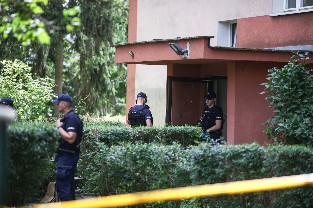 Zatrzymanie na osiedlu w Pile. 37-latek był w Polsce nielegalnie