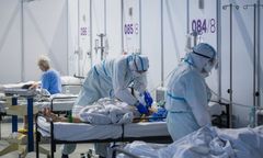 "Do końca sierpnia musimy być gotowi na scenariusz z nowym wariantem COVID-19". Wiceprezes Moderny ostrzega