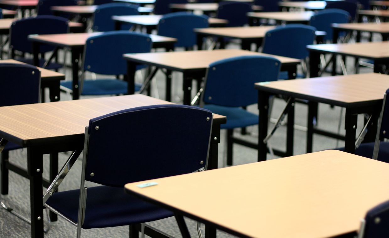 Matura 2025. Fizyka rozszerzona - jak wygląda egzamin? Co można mieć ze sobą, przecieki, co było i co może być