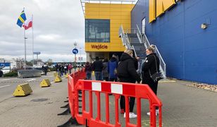 Po zniesieniu restrykcji tłumy ruszyły do Ikei. Za czym ta kolejka?