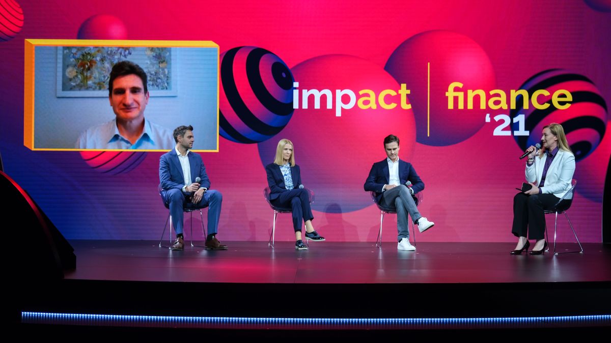 Od prawej: mod: Joanna Erdman – Fundacja Polska Bezgotówkowa , Szymon Wałach – PKO Bank Polski, Kamila Kaliszyk – Mastercard, Piotr Sekulski – Allegro, Wojciech Pantkowski – KIR"