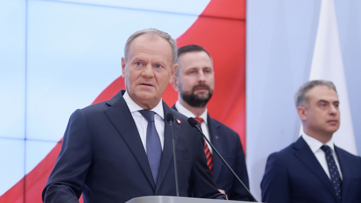 Donald Tusk ogłaszający rekonstrukcję rządu