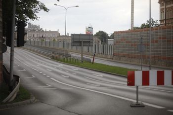 Estakada w Chorzowie w fatalnym stanie. Specjaliści orzekli, że zagraża życiu i zdrowiu kierowców i pieszych. Oto szczegóły ekspertyzy