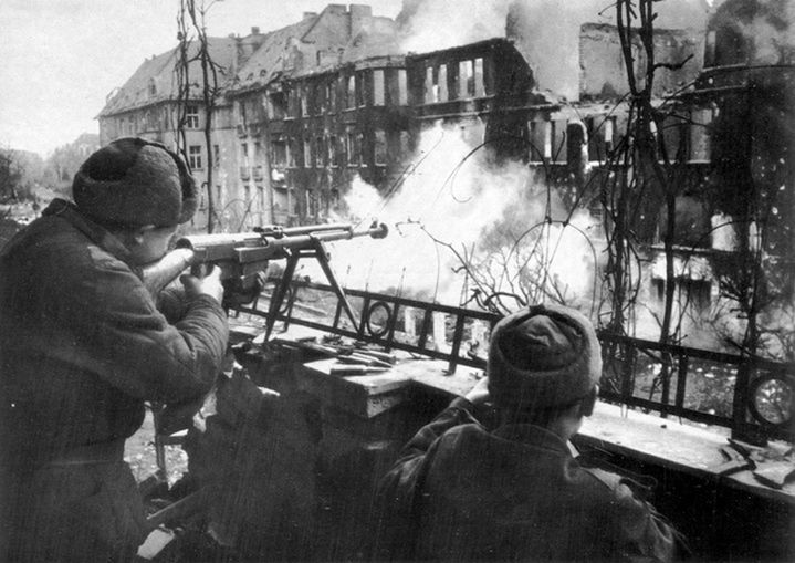 Wrocław. Echa z Festung Breslau. Historie z piekła. Historycy, rekonstruktorzy, znawcy militariów, a nawet... blogerki modowe porozmawiają o tamtych czasach