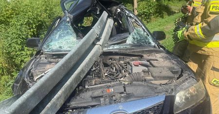 To cud? Bariera przebiła szybę. Kierowca pijany