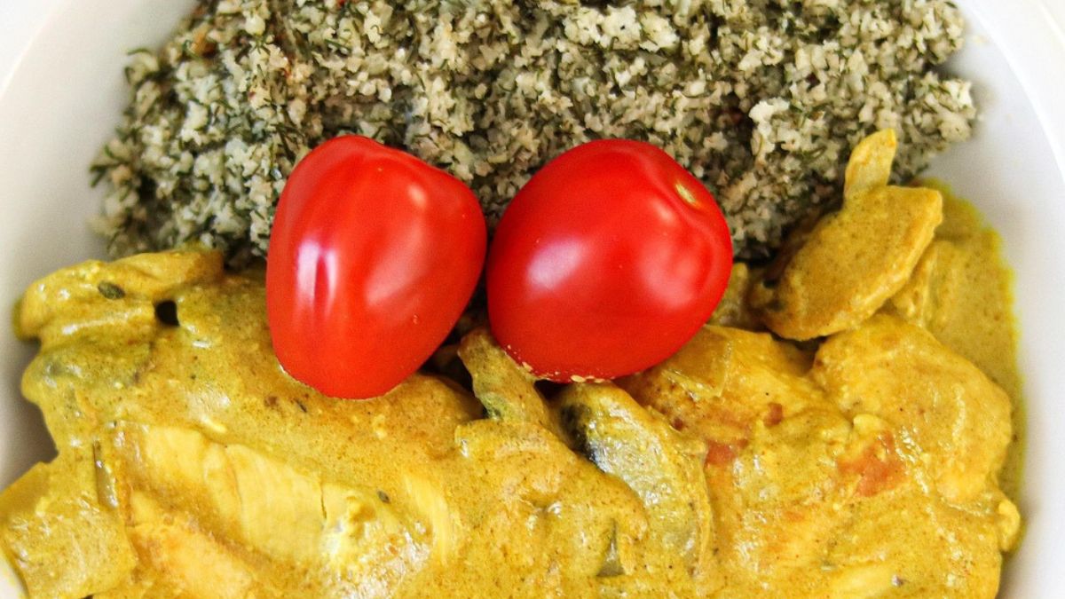 Zamiast ryżu, ziemniaku czy kaszy do obiadu podaje komosę ryżową