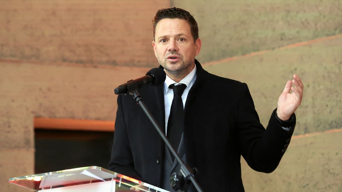 Rafał Trzaskowski mówił podczas konferencji, że rząd zabiera pieniądze samorządom 