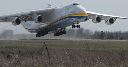 Antonow An-225 Mrija był największym samolotem na świecie. Jego odbudowa może kosztować miliardy
