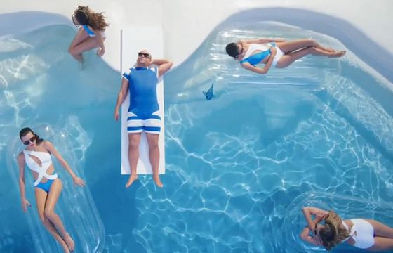 Relaks w stawie kolanowym reklamuje Konto za Zero i aplikację IKO w PKO BP (wideo)