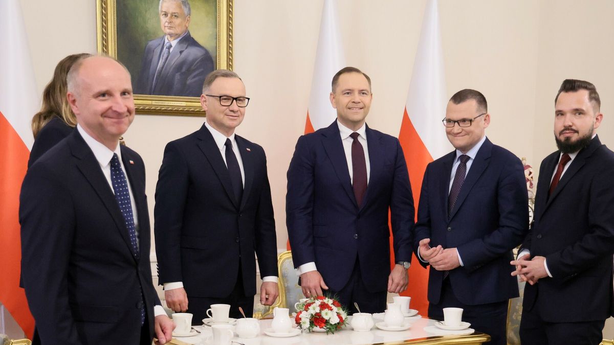 Spotkanie prezydenta Andrzeja Dudy z Karolem Nawrockim
Fot. Pawel Wodzynski/East News, 03.06.2025. Spotkanie prezydenta Andrzeja Dudy z prezydentem elektem Karolem Nawrockim, w Palacu Prezydenckim w Warszawie.  Popierany przez PiS Karol Nawrocki zwyciezyl w drugiej turze niedzielnych wyborow prezydenckich, uzyskujac 50,89 procent.
N/z: Wojciech Kolarski, Andrzej Duda, Karol Nawrocki, Pawel Szefernaker
Pawel Wodzynski