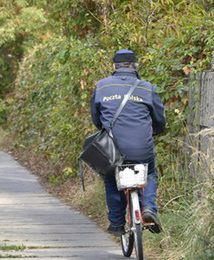 Listonosze odczytają gaz w Warszawie. I przy okazji sprawdzą, czy w domu jest telewizor?