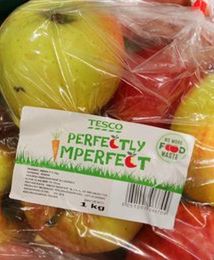 Tesco organizuje akcję "krzywa marchewka". Brzydkie warzywa i owoce kupisz taniej