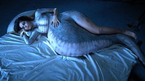 Seksowna kobieta-wąż od córki Davida Lyncha 1