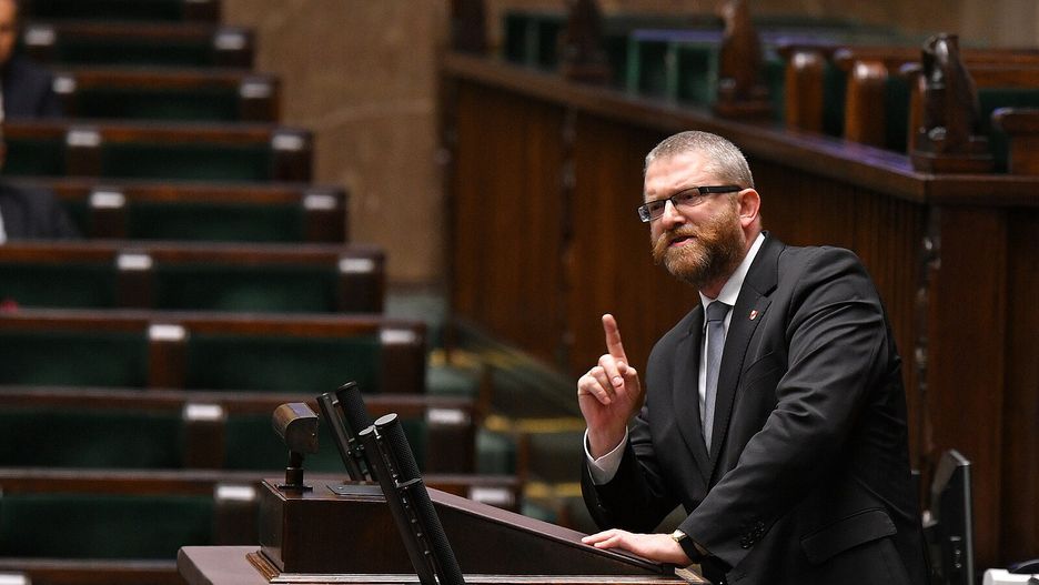 Grzegorz Braun stawia siedem pytań. Kieruje je do kandydatów n