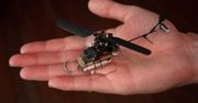 Malutki, zdalnie sterowany helikopter z kamerą (wideo)