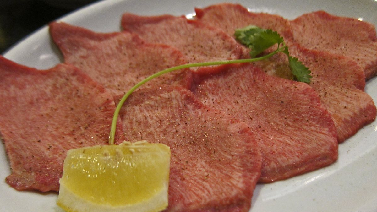 Ozór wołowy gotowany na wolnym ogniu