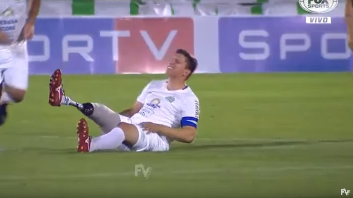YouTube / FV10comps / Piłkarz, który przeżył katastrofę lotniczą klubu Chapecoense - Jackson Follmann