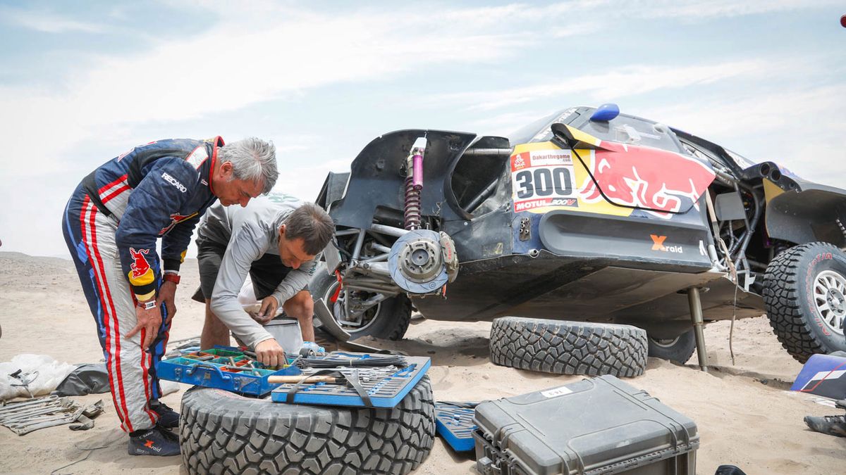 Materiały prasowe / Red Bull / Na zdjęciu: Carlos Sainz na 3. etapie Rajdu Dakar