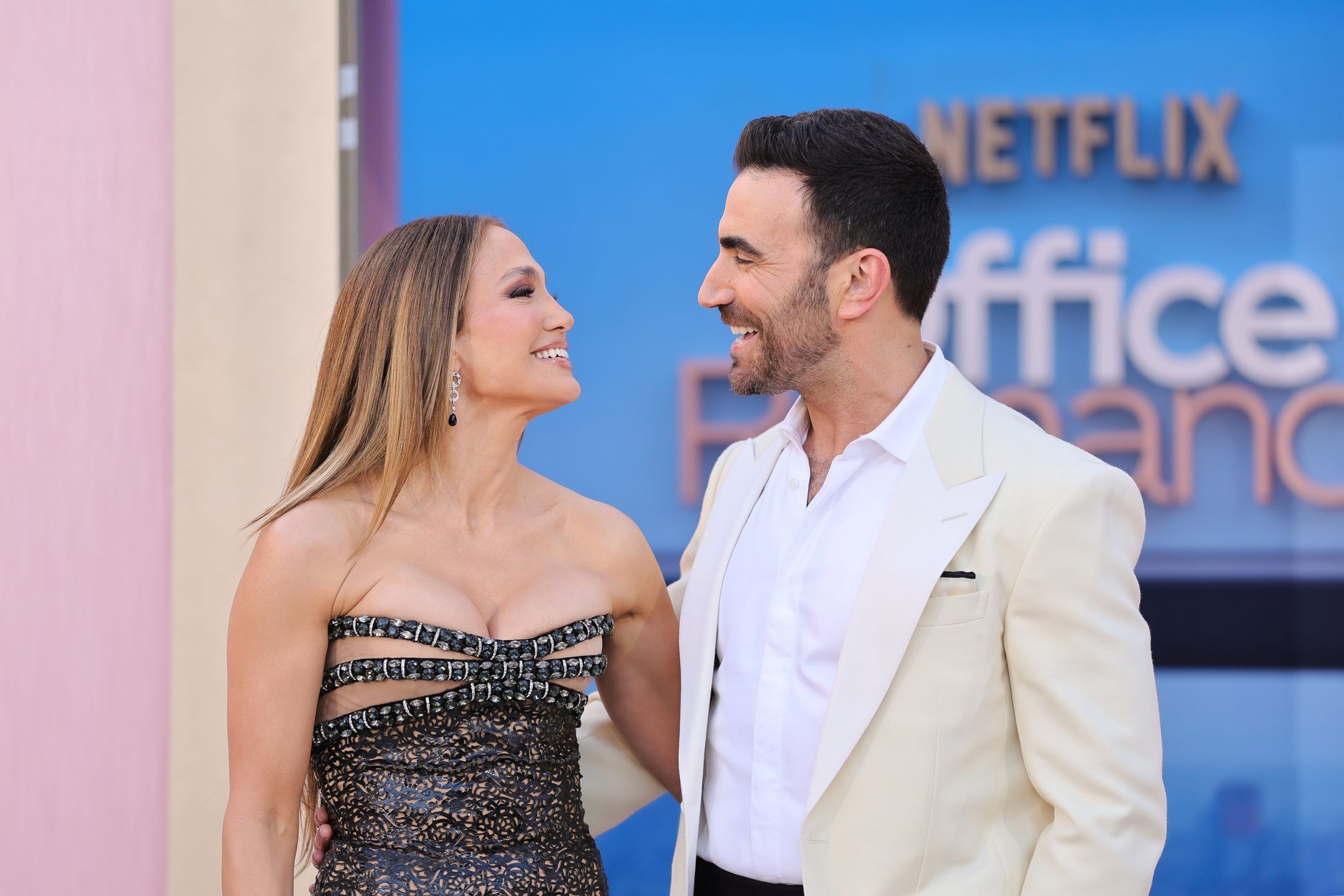 Jennifer Lopez and Brett Goldstein, maj 2026
