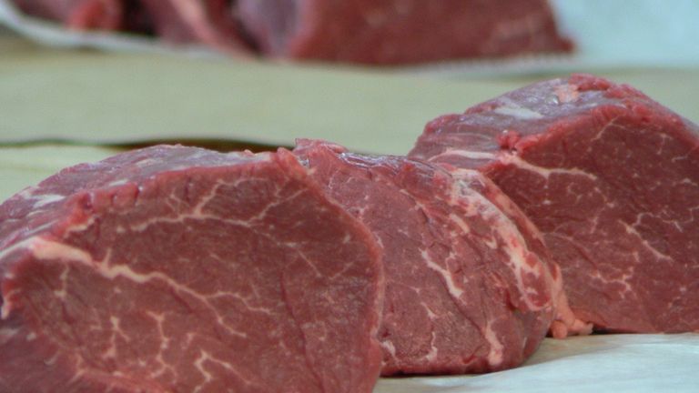 Surowe steki z polędwiczki wołowej bez kości (mięso i tłuszcz)