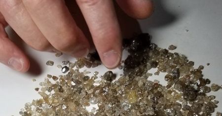 Diamenty są wieczne, a te wydobyte z głębi ziemi niosą ze sobą mnóstwo informacji