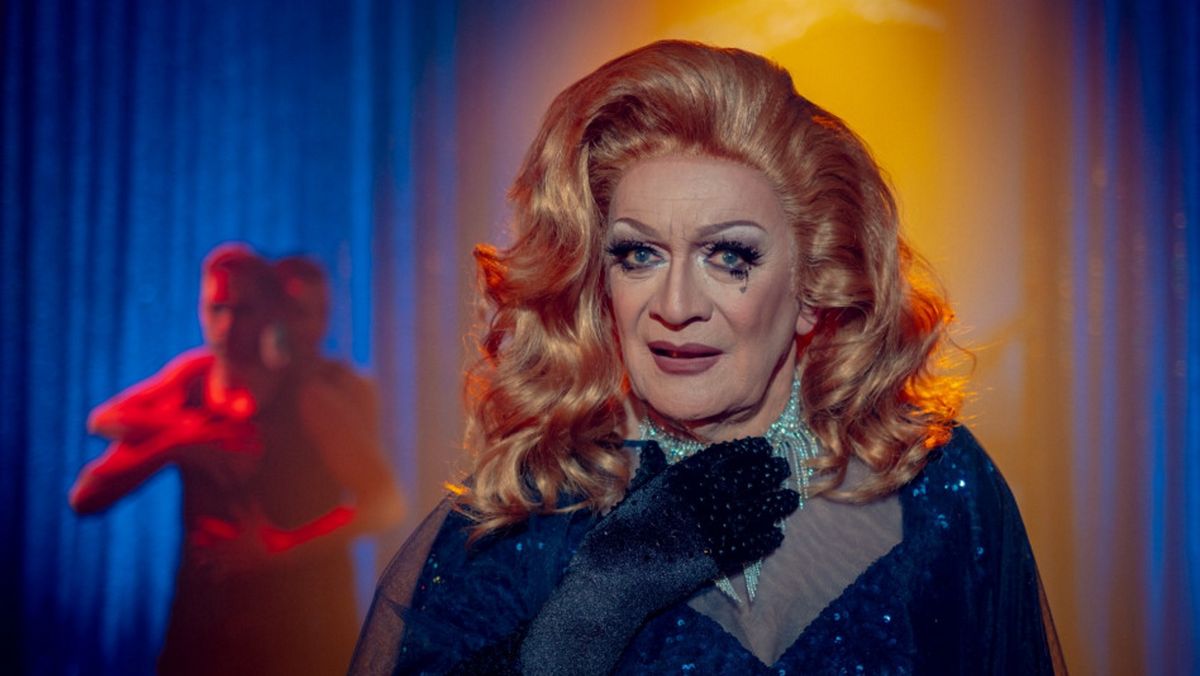 Andrzej Seweryn w serialu "Królowa" zagrał drag queen