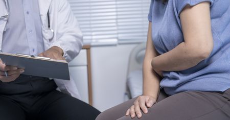 Nie słuchają lekarzy, koszty liczone są w miliardach. "Konsekwencje się kumulują"