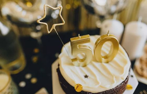 Jaki prezent wybrać na 50. urodziny? Propozycje wyjątkowych przeżyć
