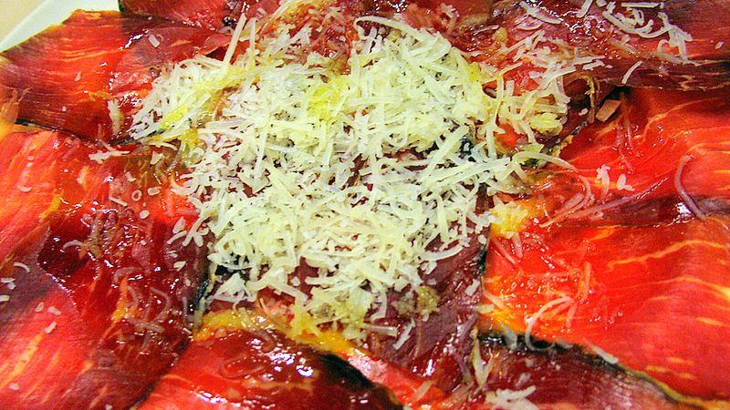 Mięso wołowe peklowane w plastrach, surowe lub na zimno