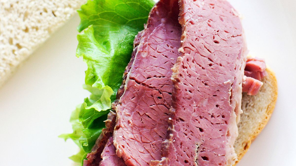 Gotowane peklowane mięso wołowe w plastrach