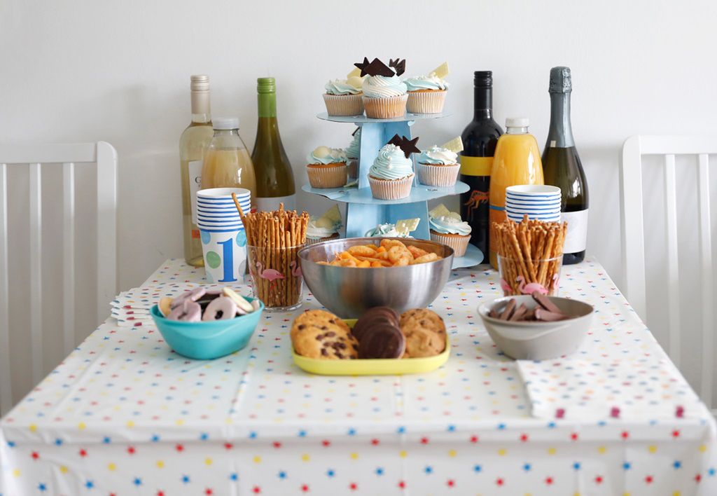 Przekąski na urodziny. 10 pomysłów na urodzinowe menu
